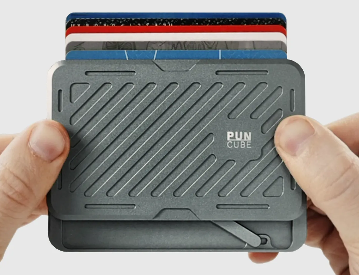 Cool Wallets for Men: Upgrade Your Style with the Metal Mesh Wallet